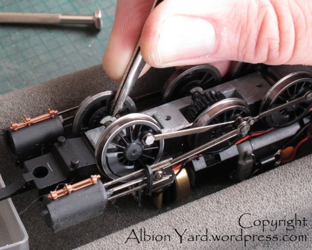 Fixing circlips with chassis baseplate removed